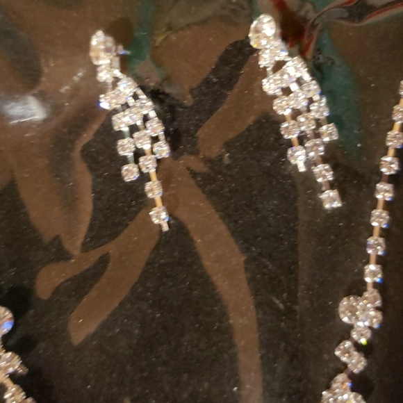 Silverstone Necklace and Earrings Set - Picture 3 of 5